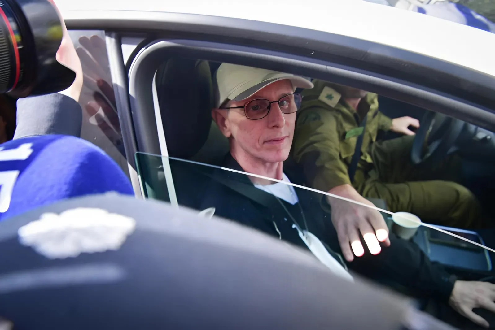 "הוא עדיין מבקש חצי פיתה": משפחתו של אוהד בן עמי על החיים שאחרי השבי "הוא עדיין מבקש חצי פיתה": משפחתו של אוהד בן עמי על החיים שאחרי השבי