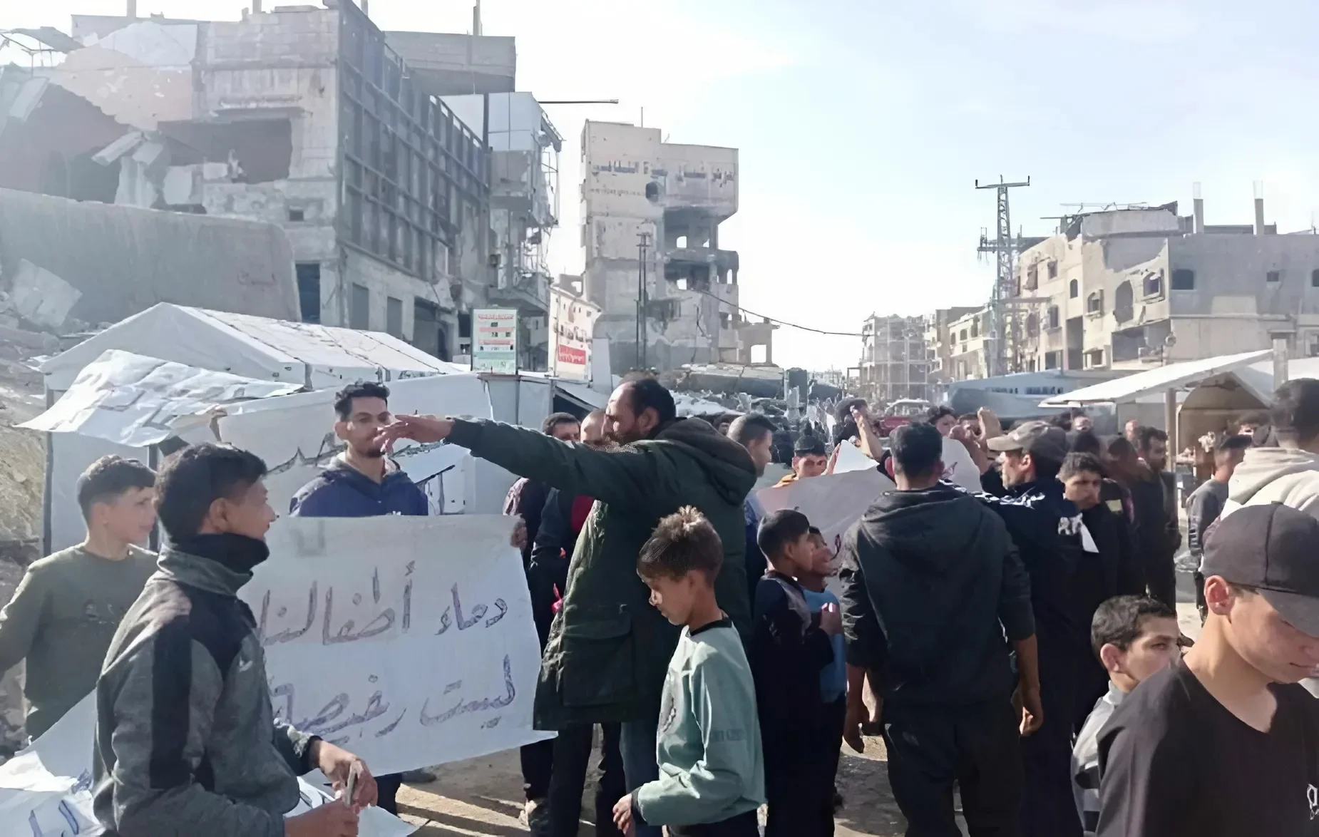 חמאס מאיים על המפגינים ברצועה: "מי שמדבר – יטופל כמשתף פעולה" חמאס מאיים על המפגינים ברצועה: "מי שמדבר – יטופל כמשתף פעולה"