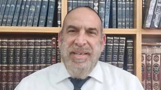 הרב עזרא שקלים חושף: למה הצדיק ביקש שיקללו אותו דווקא אחרי שעשה מצווה נדירה?