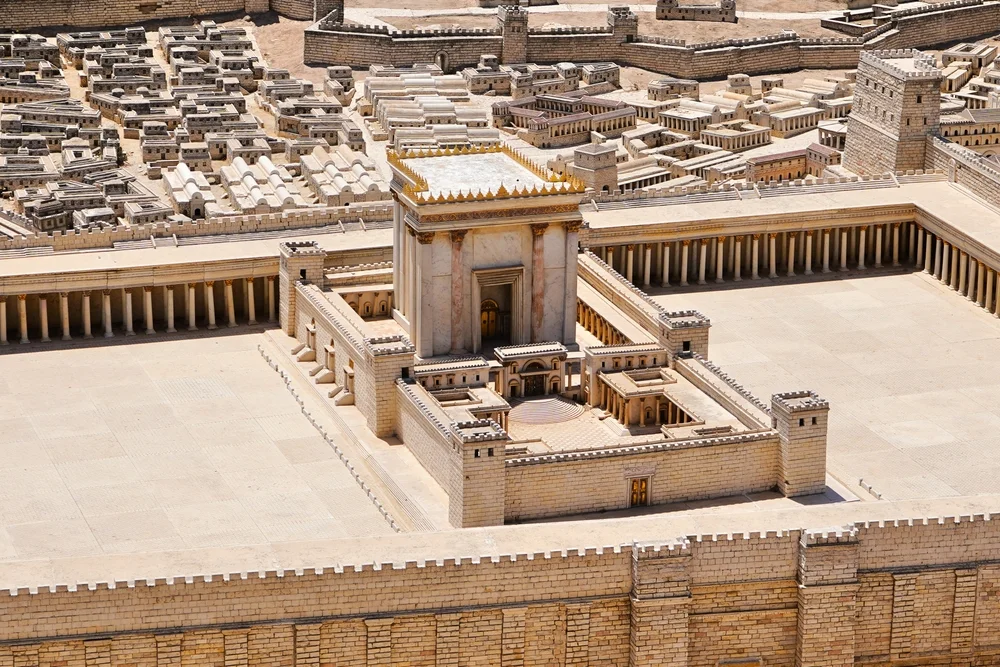 נותנים קמחא דפסחא – ומקרבים את הגאולה!