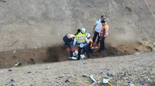 בהלה בעקבות האזעקות: אישה נפלה לתעלה בכביש 1 - מצבה בינוני
