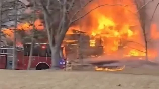 רגע ההתרסקות תועד: מטוס נופל על בית - והנס שלא יאמן