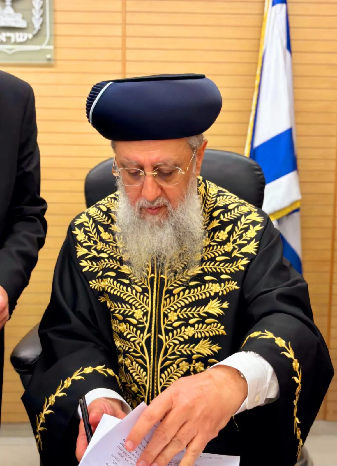 הכרעה הלכתית יוצאת דופן: הרב הראשי מאשר שימוש במעליות שבת בבניינים גבוהים הכרעה הלכתית יוצאת דופן: הרב הראשי מאשר שימוש במעליות שבת בבניינים גבוהים