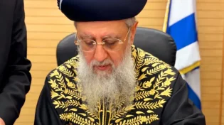 הכרעה הלכתית יוצאת דופן: הרב הראשי מאשר שימוש במעליות שבת בבניינים גבוהים