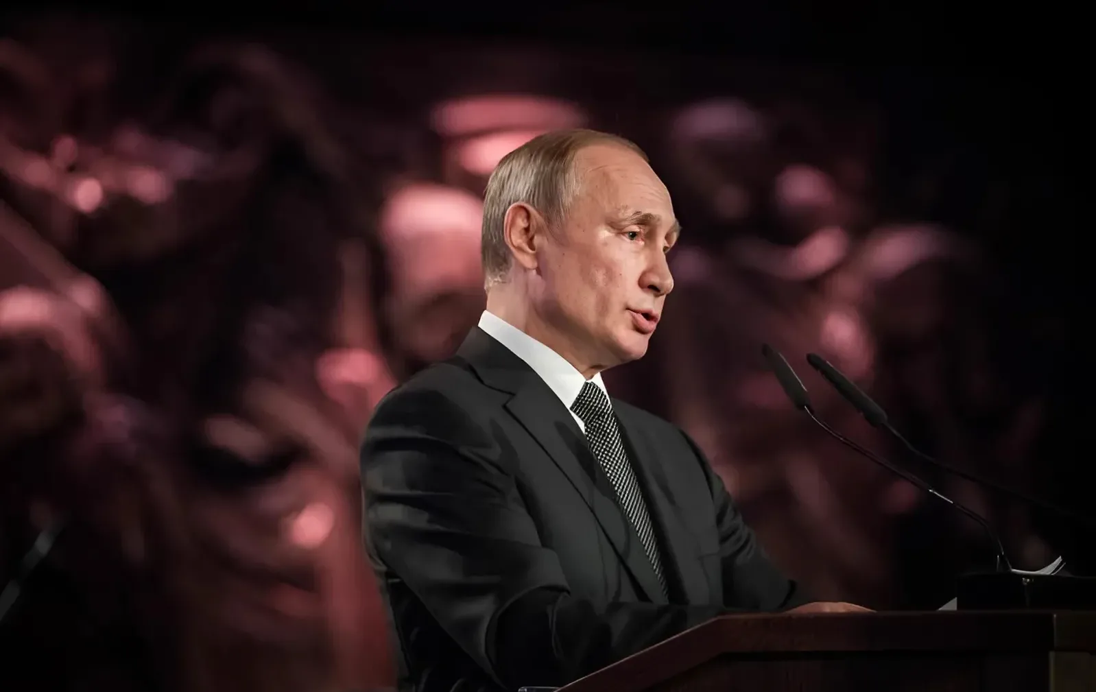 פוטין מזהיר את טראמפ: "האינטרס הרוסי בגרינלנד – קו אדום"