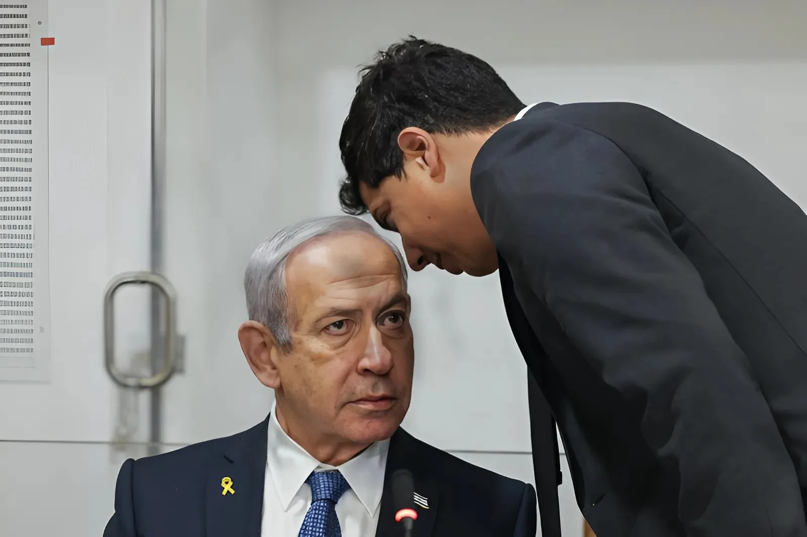 נתניהו יוצא למתקפה: "החקירה היא ציד פוליטי – לא הוצגו ראיות" נתניהו יוצא למתקפה: "החקירה היא ציד פוליטי – לא הוצגו ראיות"