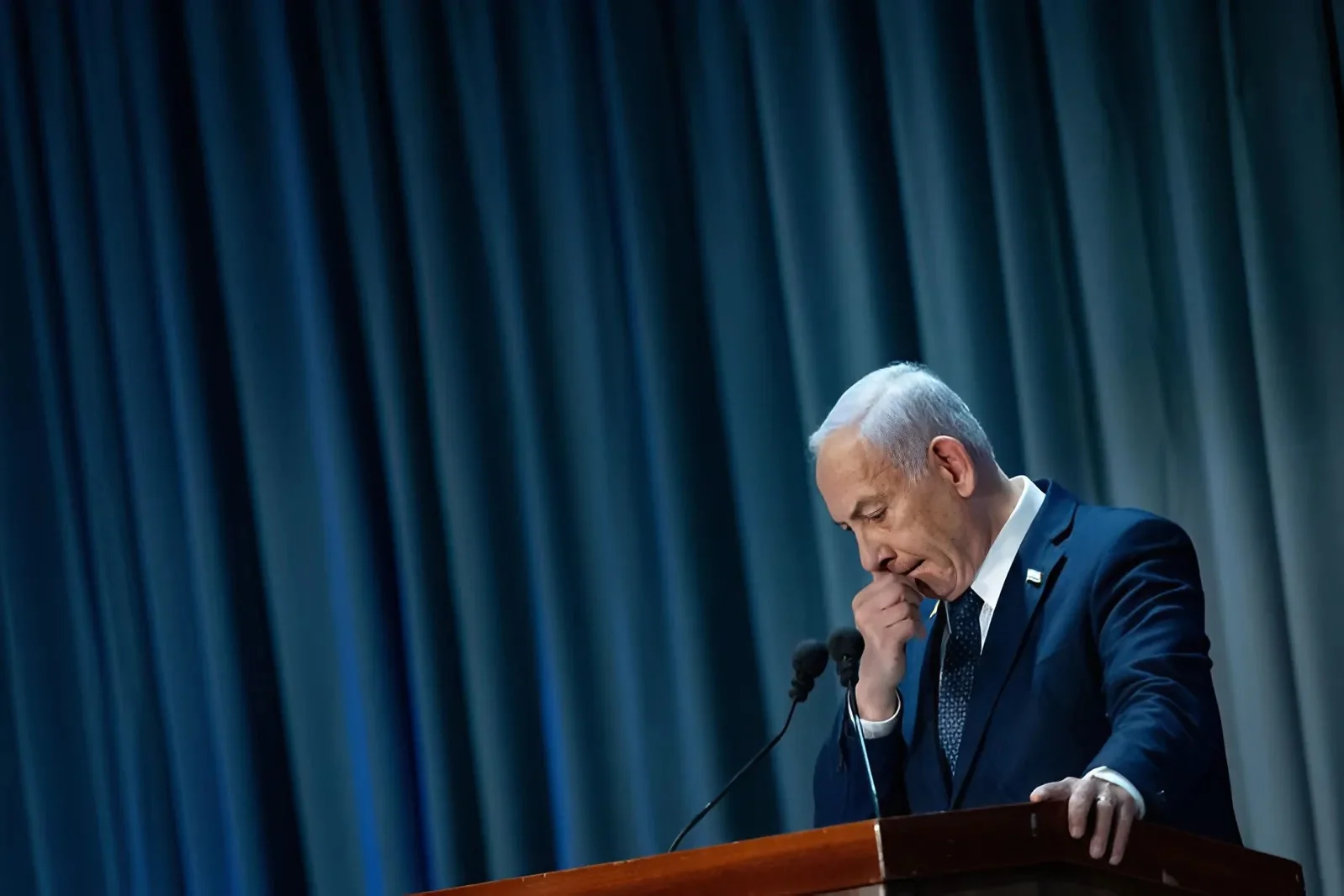 נתניהו מבקש לדחות את עדותו בעקבות דיון דחוף בעניינו של יועץ ראש הממשלה