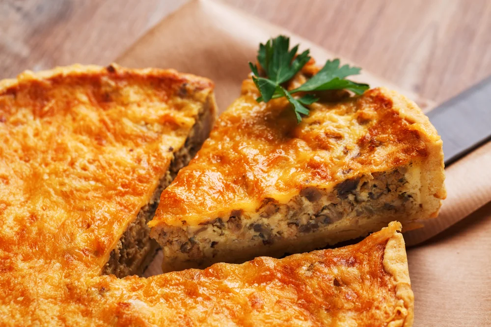 פשטידת פטריות, שום ובצל מקורמל – פשוטה להכנה ומלאת טעם