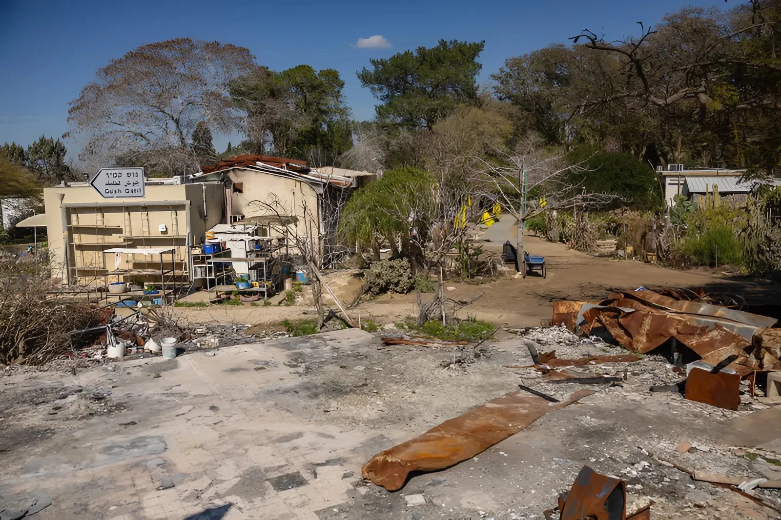 "חתמו – אבל הכאב נשאר": הסכם שיקום ענק לניר עוז, בזמן ש-14 תושבים עוד בשבי "חתמו – אבל הכאב נשאר": הסכם שיקום ענק לניר עוז, בזמן ש-14 תושבים עוד בשבי