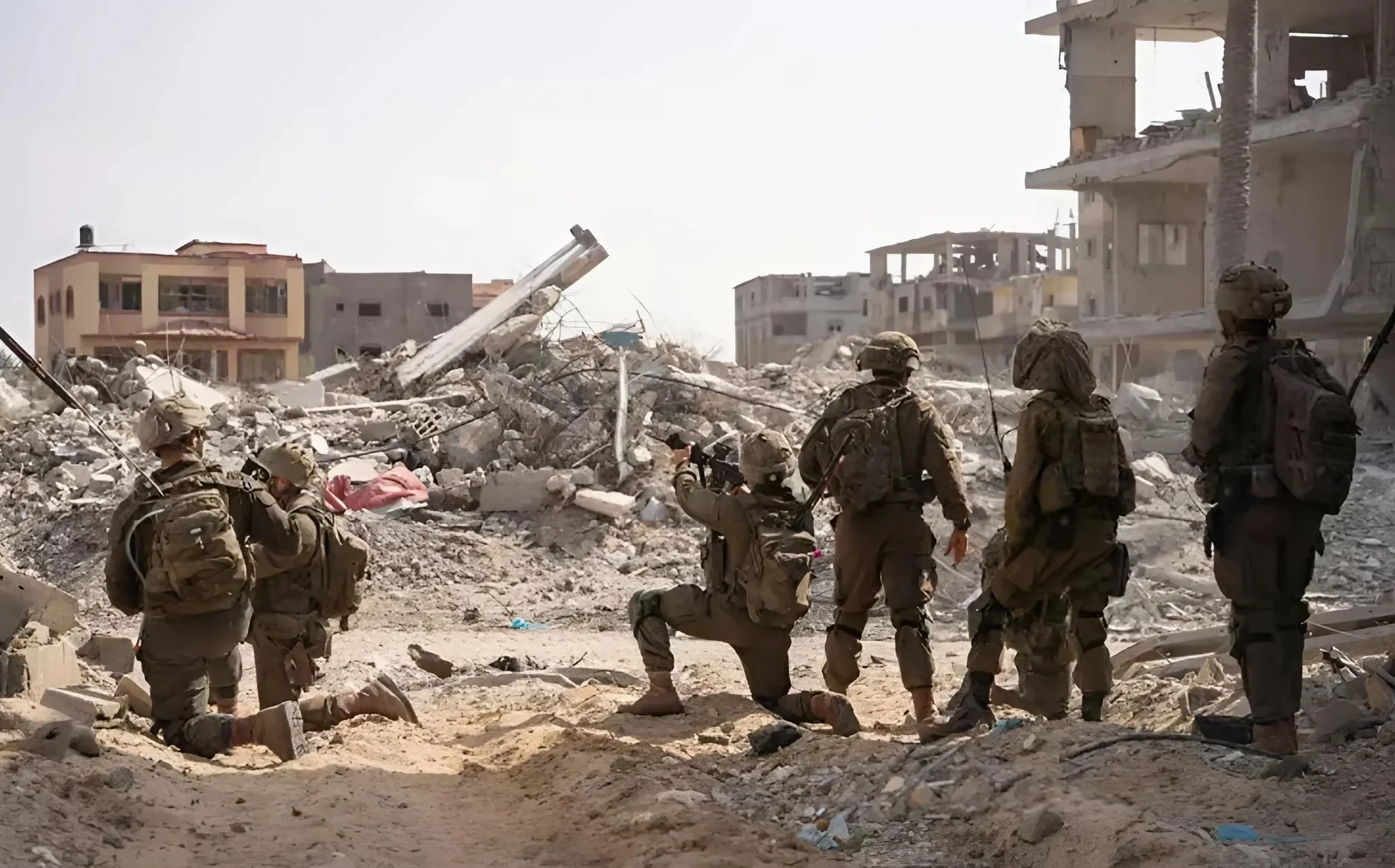 בעד או נגד הלחימה? משפחות החטופים נקרעות מבפנים