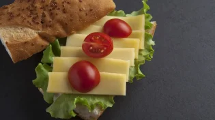 המזון שנחשב בריא - ועלול להרוס לנו את הבריאות: מה מסתתר בלחם של הילדים שלכם?