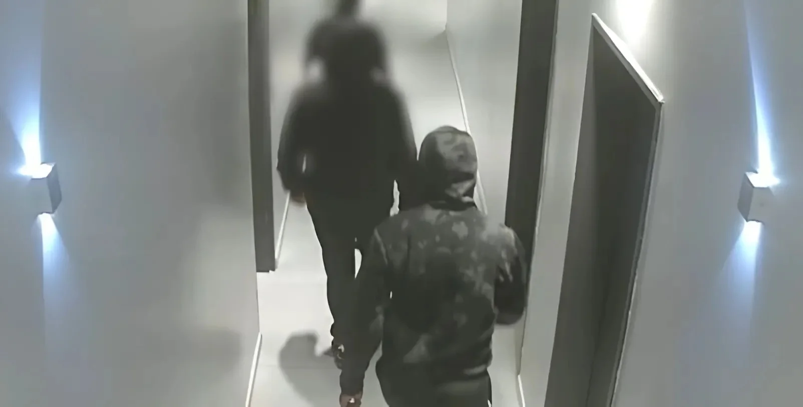 כתב אישום חמור: צעיר השליך רימון ודקר גבר במלונית בבת ים