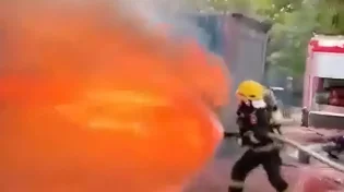 מים 1, אש 0 - הרגע שבו הכבאים מראים מי שולט בשטח