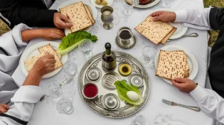 למה קוראים לפסח פסח?