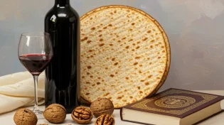 נוסח הקידוש בליל הסדר שחל במוצאי שבת - כך תעשו זאת נכון