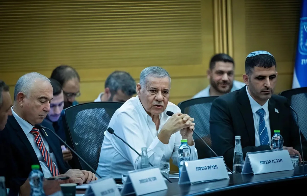 "תצביע ככה &ndash; או שנפגע במשפחה שלך": גל איומים על ח"כים מהקואליציה