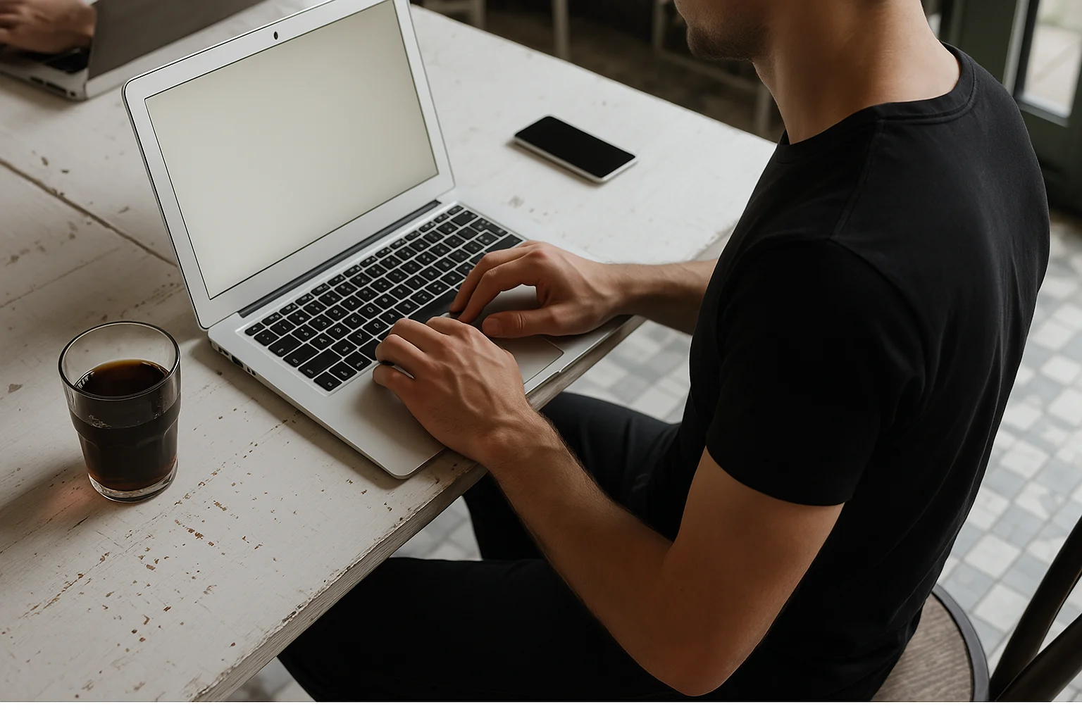 מחקר חדש חושף: העבודה מהמשרד עלולה לכבות שריר מרכזי בגוף