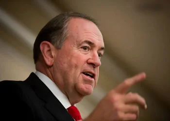 "חבר אמיתי של ישראל": טראמפ מינה את האקבי לשגריר החדש