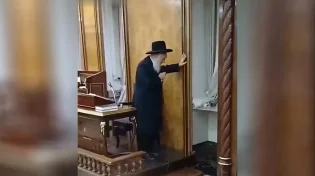 בעקבות החמרה במצבו הגאון רבי ראובן אלבז בתפילה לרפואת הגר"מ מאזוז