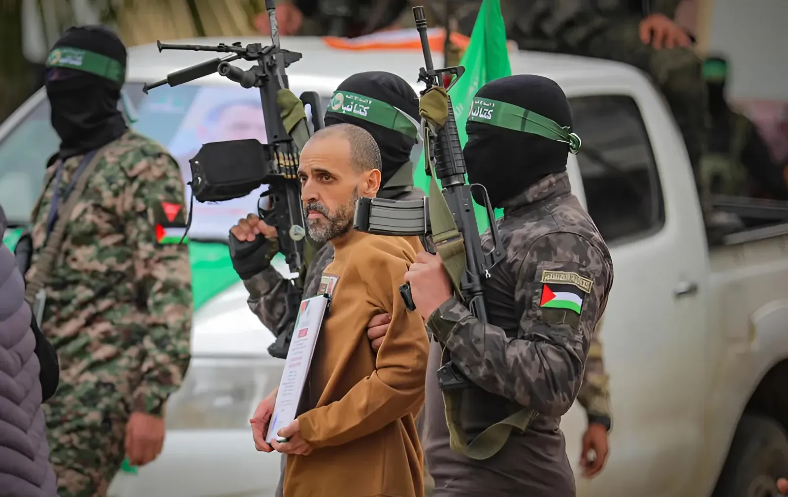 היד שתמכה בשבי – הושמדה: חוסל הבכיר שתועד לצד אלי שרעבי היד שתמכה בשבי – הושמדה: חוסל הבכיר שתועד לצד אלי שרעבי