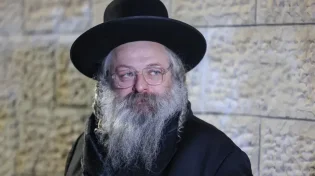 הרגע המצמרר: כך תועד האדמו"ר מגור בשריפת החמץ
