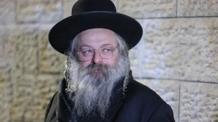  הרגע המצמרר: כך תועד האדמו"ר מגור בשריפת החמץ 