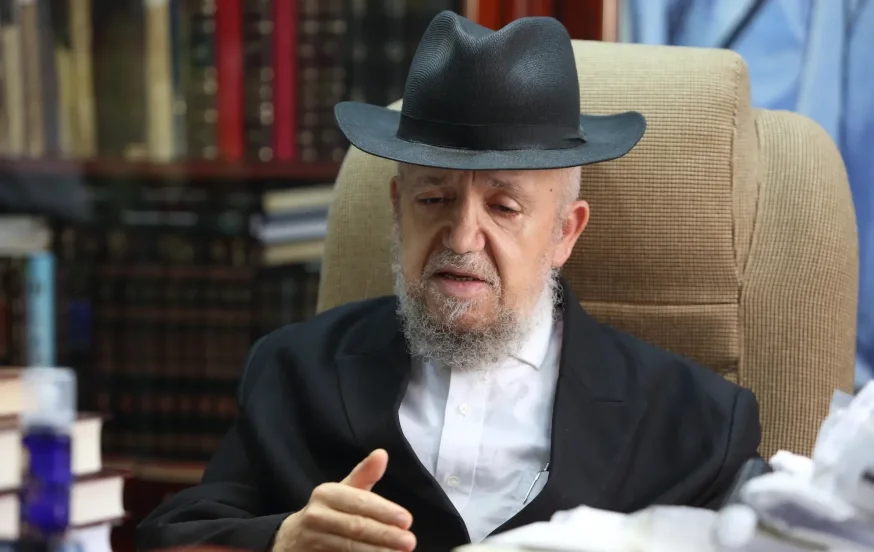 דאגה בעולם התורה: הגר"מ מאזוז הועבר לטיפול נמרץ כשהוא מורדם ומונשם דאגה בעולם התורה: הגר"מ מאזוז הועבר לטיפול נמרץ כשהוא מורדם ומונשם