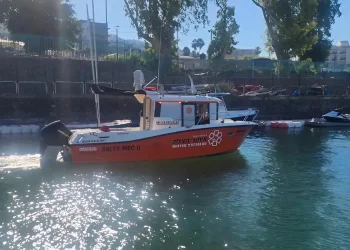חילוץ דרמטי בכינרת: אב ובנותיו חולצו לאחר שנסחפו בסירת גומי