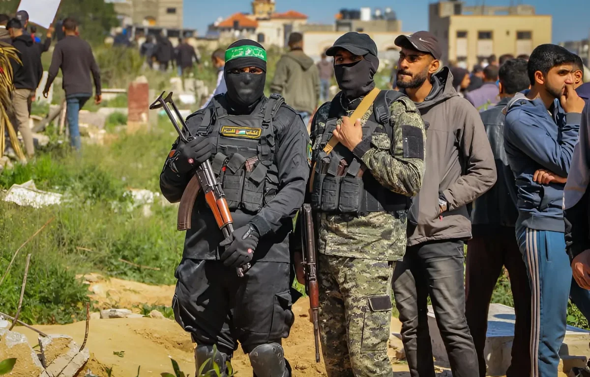 עדות מצמררת מתוך החשיכה: שורדות השבי חושפות – "ראיתי את אמא שלי נכנסת עם מחבל"