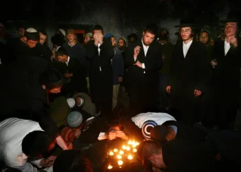 "לחזור לקבר יוסף": אלפי מתפללים בביקור חג מרגש הלילה בשכם "לחזור לקבר יוסף": אלפי מתפללים בביקור חג מרגש הלילה בשכם
