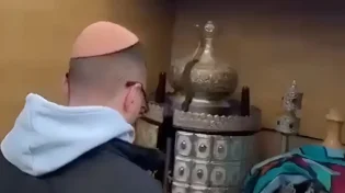 "הפעם לא נלחמתי - רק הודיתי": הלוחם הפצוע שפתח את ארון הקודש מול אלפי מתפללים