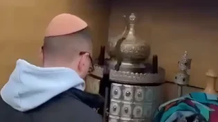 "הפעם לא נלחמתי - רק הודיתי": הלוחם הפצוע שפתח את ארון הקודש מול אלפי מתפללים