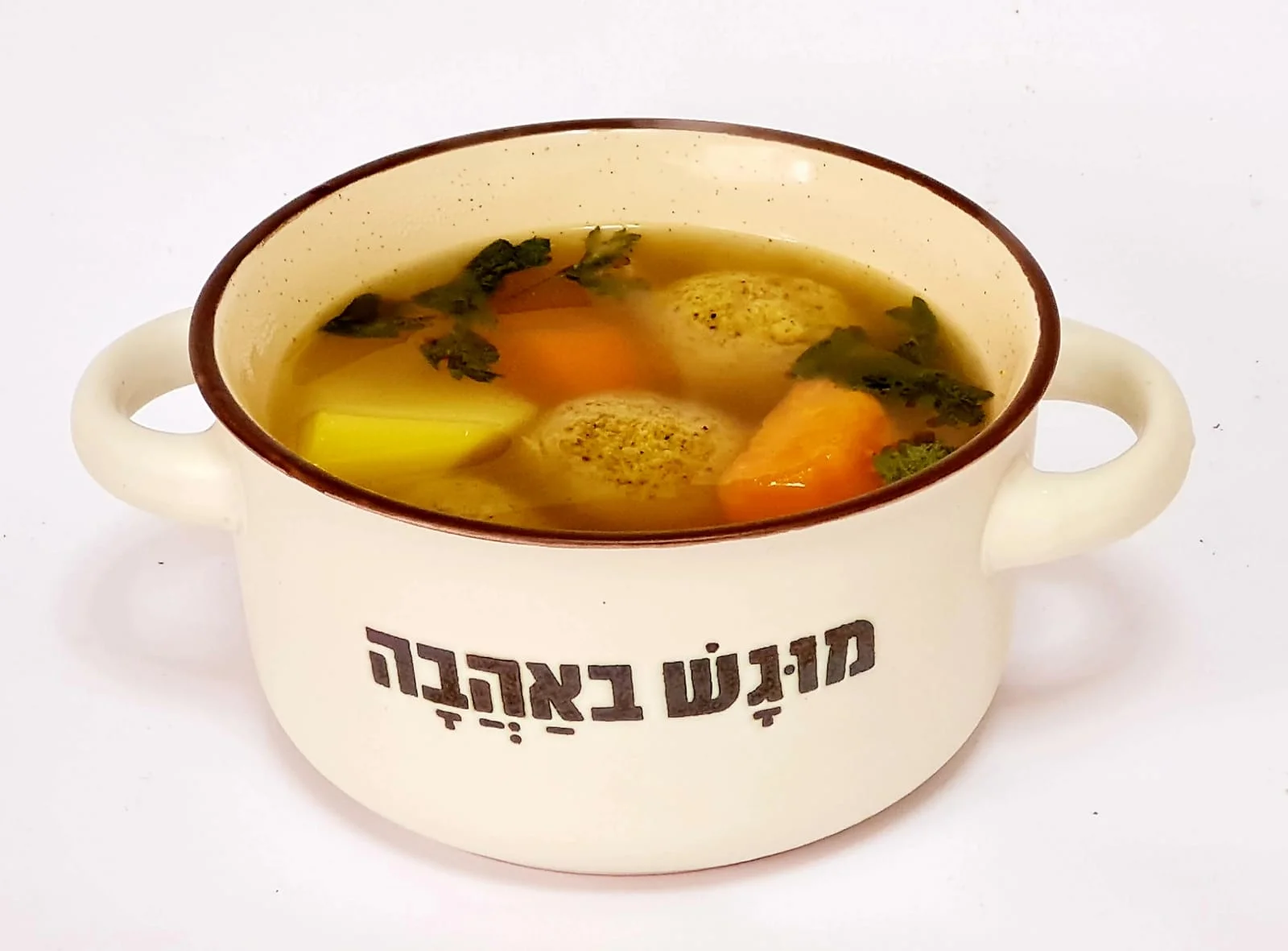 טעם של פסח בכל ימות החג: מתכון מנחם למרק קניידלך עשיר