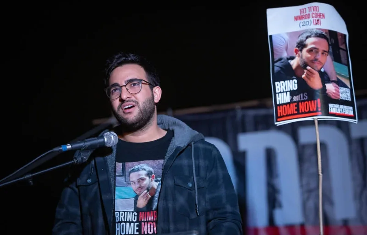 "השפלה במקום תקווה": משפחות החטופים במתקפה חסרת תקדים על השר רון דרמר