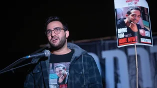 "השפלה במקום תקווה": משפחות החטופים במתקפה חסרת תקדים על השר רון דרמר