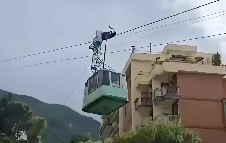 אסון באיטליה: ישראלית ושלושה תיירים נהרגו בקריסת רכבל סמוך לנאפולי אסון באיטליה: ישראלית ושלושה תיירים נהרגו בקריסת רכבל סמוך לנאפולי