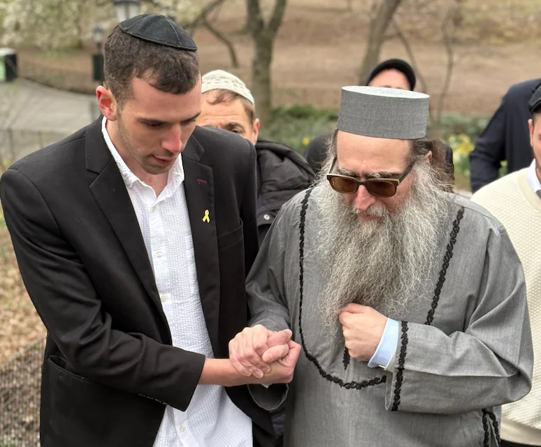 "מפגש של נשמה": הבלוגר דניאל עמרם ביקר בישיבת הרב פינטו בניו יורק — ויצא נפעם מיוזמה חברתית חדשה