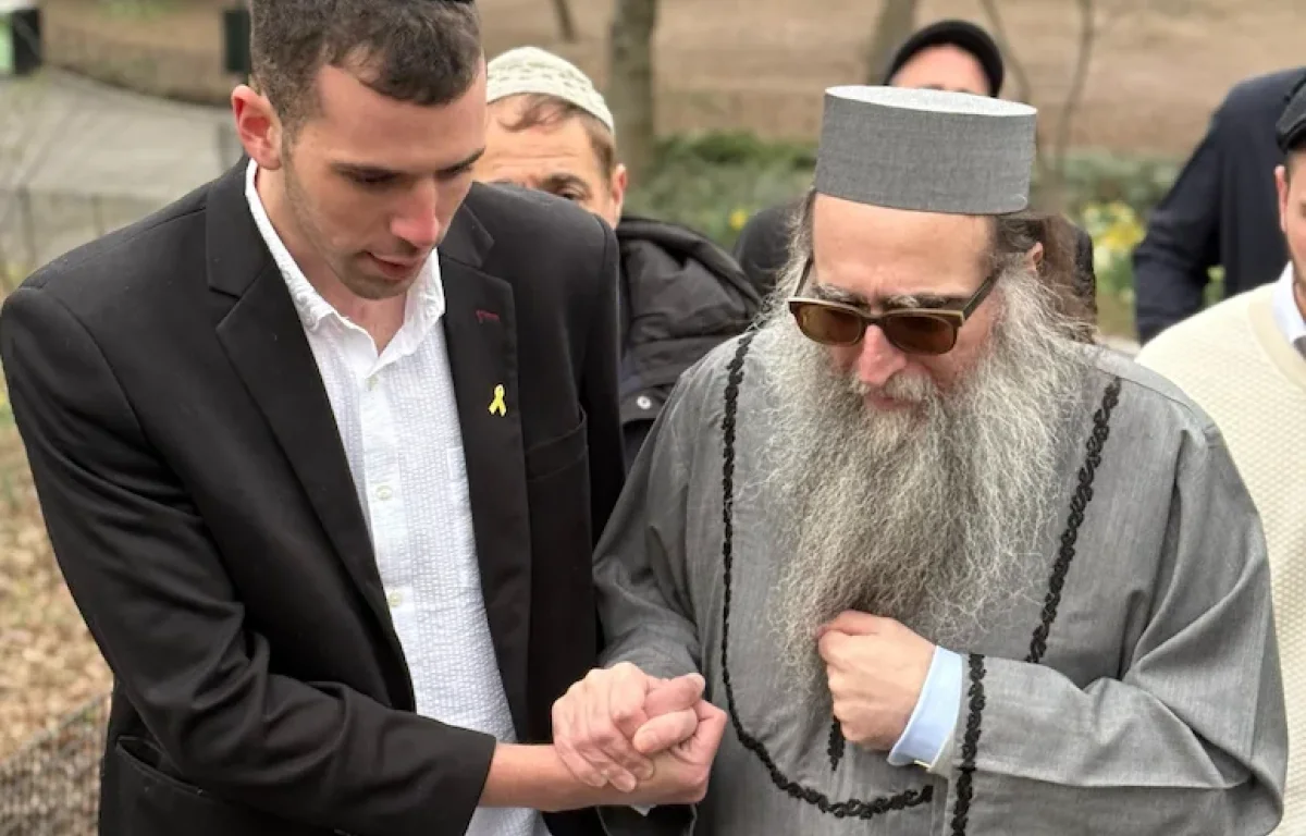 "מפגש של נשמה": הבלוגר דניאל עמרם ביקר בישיבת הרב פינטו בניו יורק — ויצא נפעם מיוזמה חברתית חדשה "מפגש של נשמה": הבלוגר דניאל עמרם ביקר בישיבת הרב פינטו בניו יורק — ויצא נפעם מיוזמה חברתית חדשה