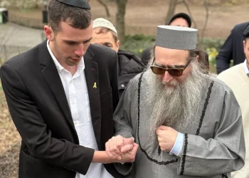 "מפגש של נשמה": הבלוגר דניאל עמרם ביקר בישיבת הרב פינטו בניו יורק — ויצא נפעם מיוזמה חברתית חדשה "מפגש של נשמה": הבלוגר דניאל עמרם ביקר בישיבת הרב פינטו בניו יורק — ויצא נפעם מיוזמה חברתית חדשה