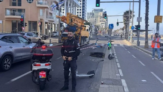 בולען נפער הבוקר בטיילת בתל אביב – המשטרה חסמה את האזור