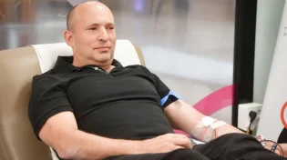נפתלי בנט פונה לבית החולים לאחר שחש ברע - עבר צנתור