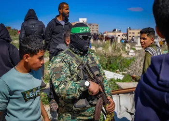 דיווח: חמאס מגייס אלפי פעילים חדשים ומאמץ אסטרטגיית גרילה בעזה