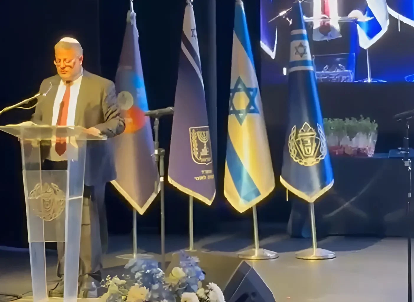 בן גביר בטקס שב"ס: "אם הייתי מצליח – היה כאן כיסא חשמלי למחבלים" בן גביר בטקס שב"ס: "אם הייתי מצליח – היה כאן כיסא חשמלי למחבלים"