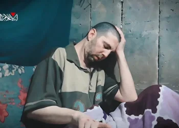 "העיקר שידעו שאנחנו בחיים": שורדת שבי משתפת במתרחש מאחורי הקלעים בסרטוני חמאס "העיקר שידעו שאנחנו בחיים": שורדת שבי משתפת במתרחש מאחורי הקלעים בסרטוני חמאס