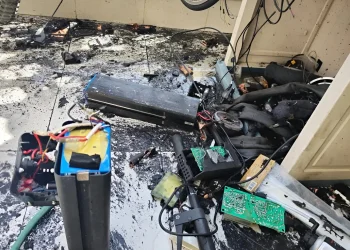 בפעם השנייה באותה הדירה: סוללה של קורקינט חשמלי התפוצצה וגרמה לשריפה