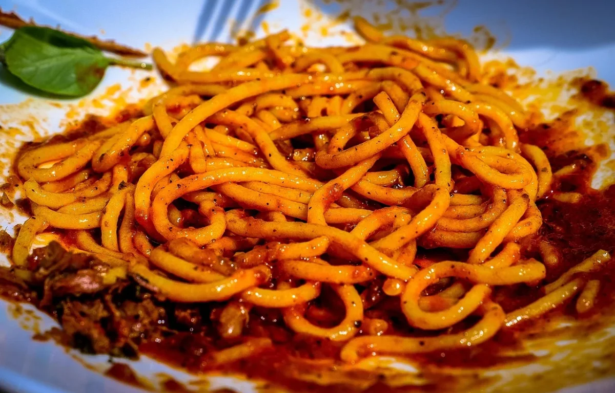 טרגדיה בבלגיה: צעיר התמוטט ומצא את מותו &ndash; לאחר שאכל פסטה שהושארה חמישה ימים על השיש