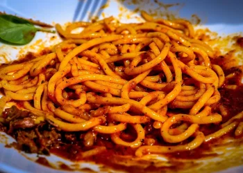 טרגדיה בבלגיה: צעיר התמוטט ומצא את מותו &ndash; לאחר שאכל פסטה שהושארה חמישה ימים על השיש