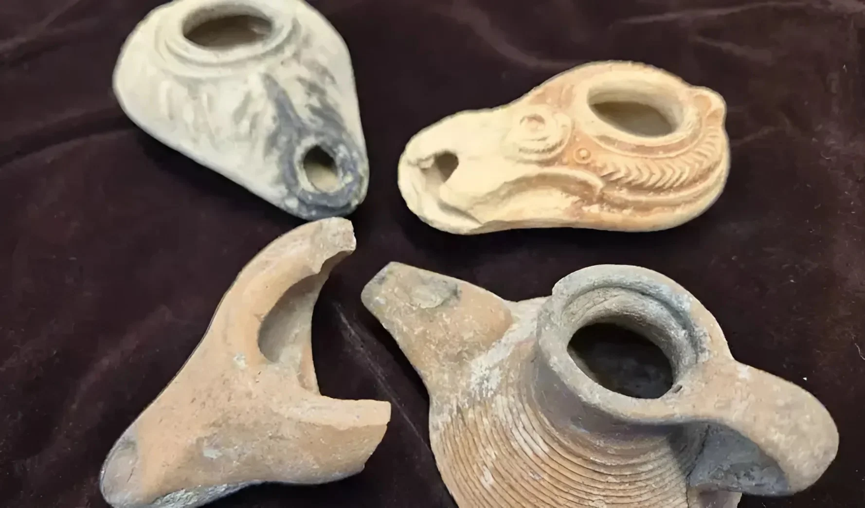 ממצאים מימי הנביאים נתפסו בדימונה: המשטרה חושפת סחר בלתי חוקי בעתיקות ממצאים מימי הנביאים נתפסו בדימונה: המשטרה חושפת סחר בלתי חוקי בעתיקות