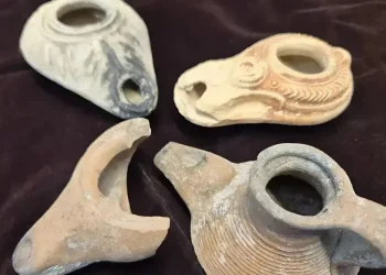 ממצאים מימי הנביאים נתפסו בדימונה: המשטרה חושפת סחר בלתי חוקי בעתיקות ממצאים מימי הנביאים נתפסו בדימונה: המשטרה חושפת סחר בלתי חוקי בעתיקות