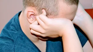 המדינה נרדמת - והם משלמים את המחיר: משבר הטיפול בבוגרים על הספקטרום